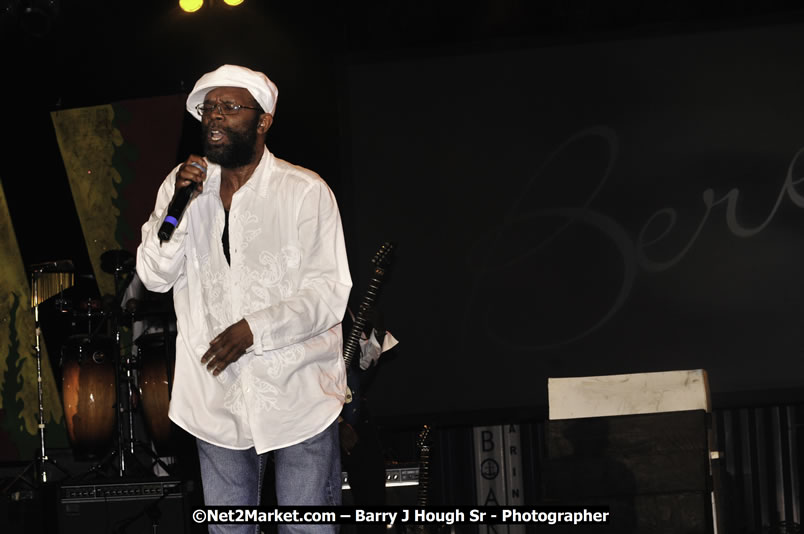 Beres Hammond @ Red Stripe Reggae Sumfest 2008 International Night 2, Catherine Hall, Montego Bay - Saturday, July 19, 2008 - Reggae Sumfest 2008 July 13 - July 19, 2008 - Photographs by Net2Market.com - Barry J. Hough Sr. Photojournalist/Photograper - Photographs taken with a Nikon D300 - Negril Travel Guide, Negril Jamaica WI - http://www.negriltravelguide.com - info@negriltravelguide.com...!