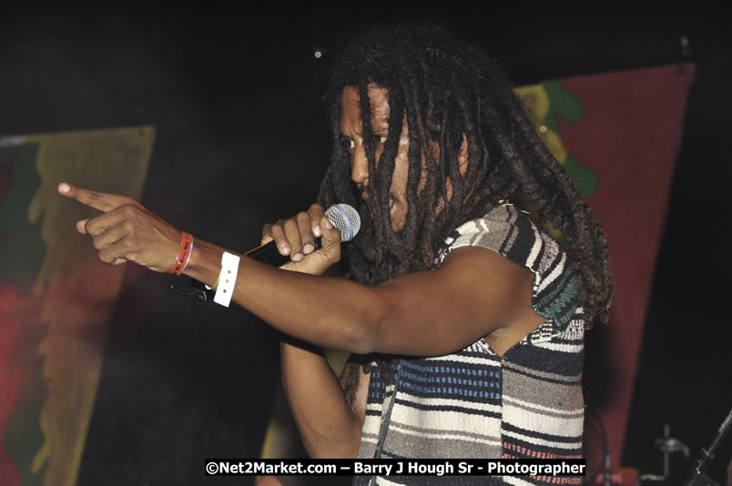 Rootz Underground @ Red Stripe Reggae Sumfest 2008 International Night 2, Catherine Hall, Montego Bay - Saturday, July 19, 2008 - Reggae Sumfest 2008 July 13 - July 19, 2008 - Photographs by Net2Market.com - Barry J. Hough Sr. Photojournalist/Photograper - Photographs taken with a Nikon D300 - Negril Travel Guide, Negril Jamaica WI - http://www.negriltravelguide.com - info@negriltravelguide.com...!