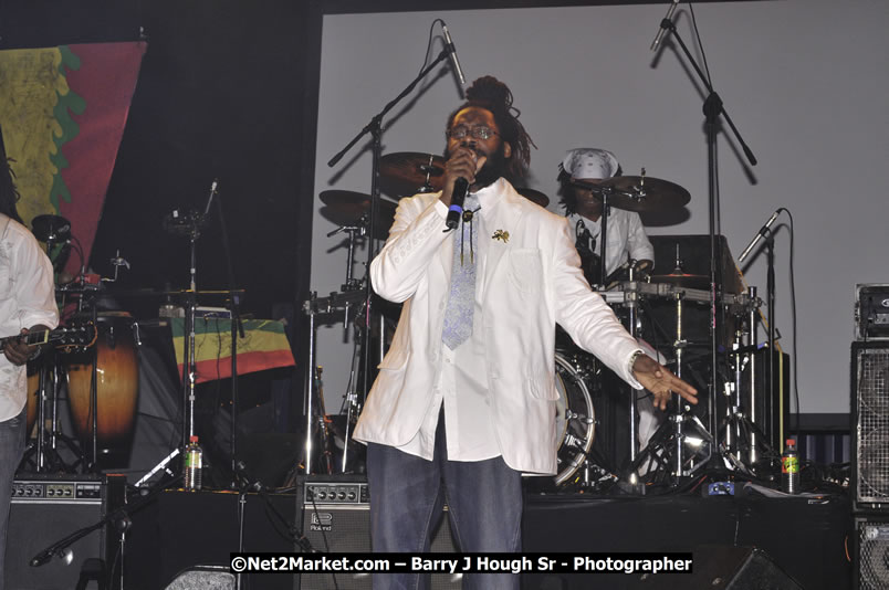 Tarrus Riley @ Red Stripe Reggae Sumfest 2008 International Night 2, Catherine Hall, Montego Bay - Saturday, July 19, 2008 - Reggae Sumfest 2008 July 13 - July 19, 2008 - Photographs by Net2Market.com - Barry J. Hough Sr. Photojournalist/Photograper - Photographs taken with a Nikon D300 - Negril Travel Guide, Negril Jamaica WI - http://www.negriltravelguide.com - info@negriltravelguide.com...!