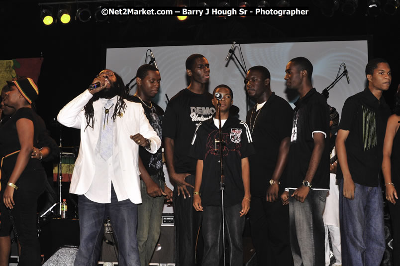 Tarrus Riley @ Red Stripe Reggae Sumfest 2008 International Night 2, Catherine Hall, Montego Bay - Saturday, July 19, 2008 - Reggae Sumfest 2008 July 13 - July 19, 2008 - Photographs by Net2Market.com - Barry J. Hough Sr. Photojournalist/Photograper - Photographs taken with a Nikon D300 - Negril Travel Guide, Negril Jamaica WI - http://www.negriltravelguide.com - info@negriltravelguide.com...!