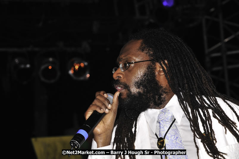 Tarrus Riley @ Red Stripe Reggae Sumfest 2008 International Night 2, Catherine Hall, Montego Bay - Saturday, July 19, 2008 - Reggae Sumfest 2008 July 13 - July 19, 2008 - Photographs by Net2Market.com - Barry J. Hough Sr. Photojournalist/Photograper - Photographs taken with a Nikon D300 - Negril Travel Guide, Negril Jamaica WI - http://www.negriltravelguide.com - info@negriltravelguide.com...!