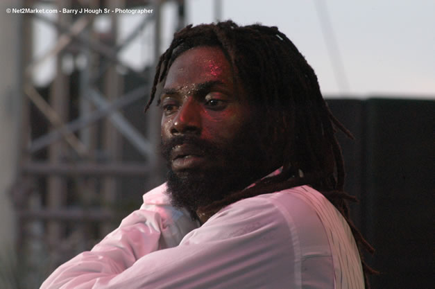 Buju Banton - Red Stripe Reggae Sumfest 2006 - The Summit - Jamaica's Greatest, The World's Best - Saturday, July 22, 2006 - Montego Bay, Jamaica - Negril Travel Guide, Negril Jamaica WI - http://www.negriltravelguide.com - info@negriltravelguide.com...!