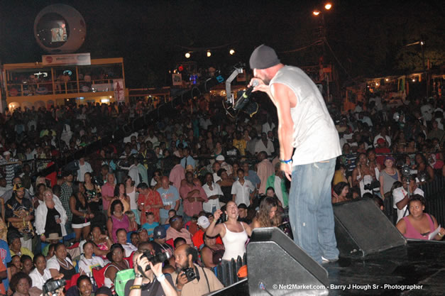 Damian Marley - Red Stripe Reggae Sumfest 2006 - The Summit - Jamaica's Greatest, The World's Best - Saturday, July 22, 2006 - Montego Bay, Jamaica - Negril Travel Guide, Negril Jamaica WI - http://www.negriltravelguide.com - info@negriltravelguide.com...!