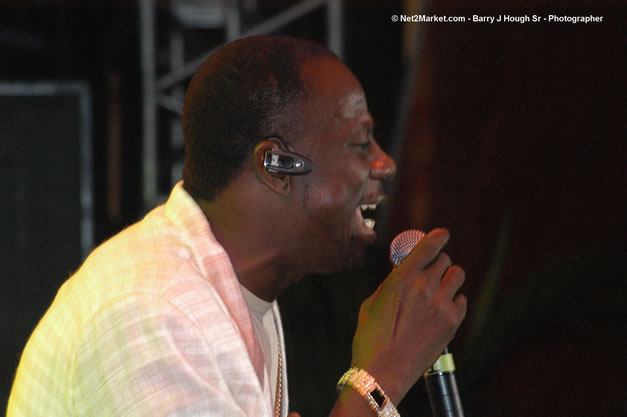 Leroy Sibbles - Ignition - The Internation Fire Blazes - Friday, July 21, 2006 - Montego Bay, Jamaica - Negril Travel Guide, Negril Jamaica WI - http://www.negriltravelguide.com - info@negriltravelguide.com...!