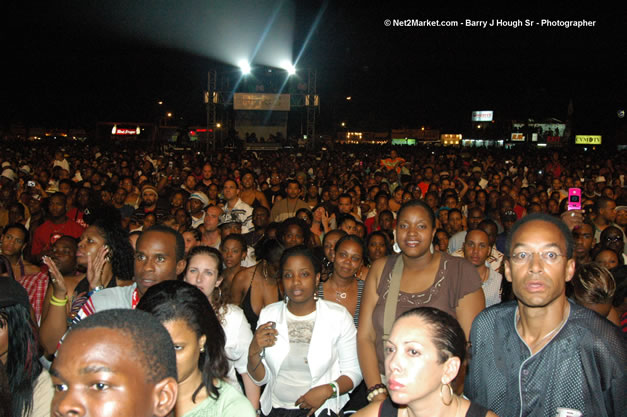 Venue & Audience - Ignition - The Internation Fire Blazes - Friday, July 21, 2006 - Montego Bay, Jamaica - Negril Travel Guide, Negril Jamaica WI - http://www.negriltravelguide.com - info@negriltravelguide.com...!