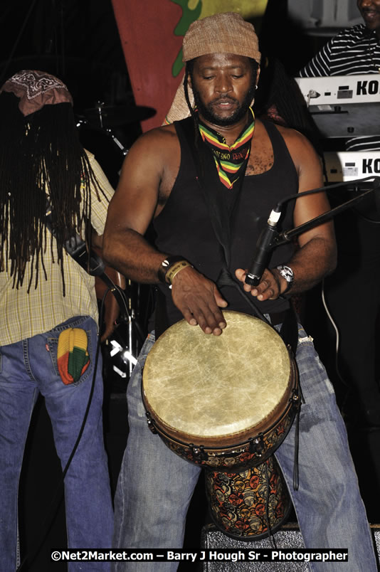 Andy Vernon @ Reggae Sumfest 2008 International Night 2, Catherine Hall, Montego Bay - Saturday, July 19, 2008 - Reggae Sumfest 2008 July 13 - July 19, 2008 - Photographs by Net2Market.com - Barry J. Hough Sr. Photojournalist/Photograper - Photographs taken with a Nikon D300 - Negril Travel Guide, Negril Jamaica WI - http://www.negriltravelguide.com - info@negriltravelguide.com...!