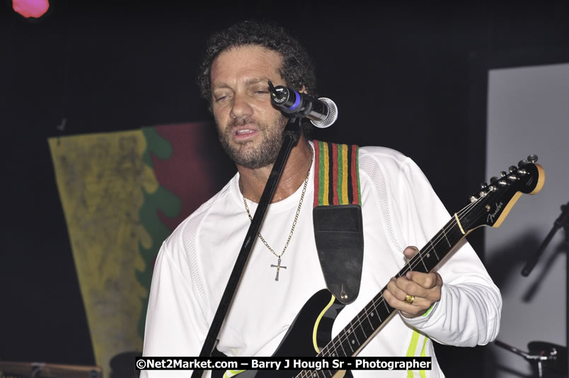 Andy Vernon @ Reggae Sumfest 2008 International Night 2, Catherine Hall, Montego Bay - Saturday, July 19, 2008 - Reggae Sumfest 2008 July 13 - July 19, 2008 - Photographs by Net2Market.com - Barry J. Hough Sr. Photojournalist/Photograper - Photographs taken with a Nikon D300 - Negril Travel Guide, Negril Jamaica WI - http://www.negriltravelguide.com - info@negriltravelguide.com...!