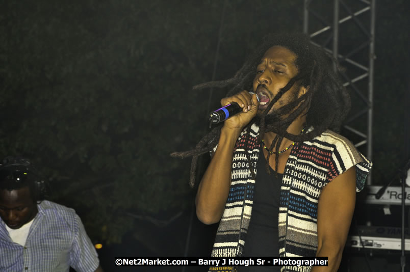 Rootz Underground @ Reggae Sumfest 2008 International Night 2, Catherine Hall, Montego Bay - Saturday, July 19, 2008 - Reggae Sumfest 2008 July 13 - July 19, 2008 - Photographs by Net2Market.com - Barry J. Hough Sr. Photojournalist/Photograper - Photographs taken with a Nikon D300 - Negril Travel Guide, Negril Jamaica WI - http://www.negriltravelguide.com - info@negriltravelguide.com...!