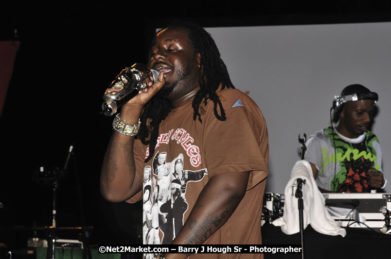 T - Pain @ Reggae Sumfest 2008 International Night 2, Catherine Hall, Montego Bay - Saturday, July 19, 2008 - Reggae Sumfest 2008 July 13 - July 19, 2008 - Photographs by Net2Market.com - Barry J. Hough Sr. Photojournalist/Photograper - Photographs taken with a Nikon D300 - Negril Travel Guide, Negril Jamaica WI - http://www.negriltravelguide.com - info@negriltravelguide.com...!