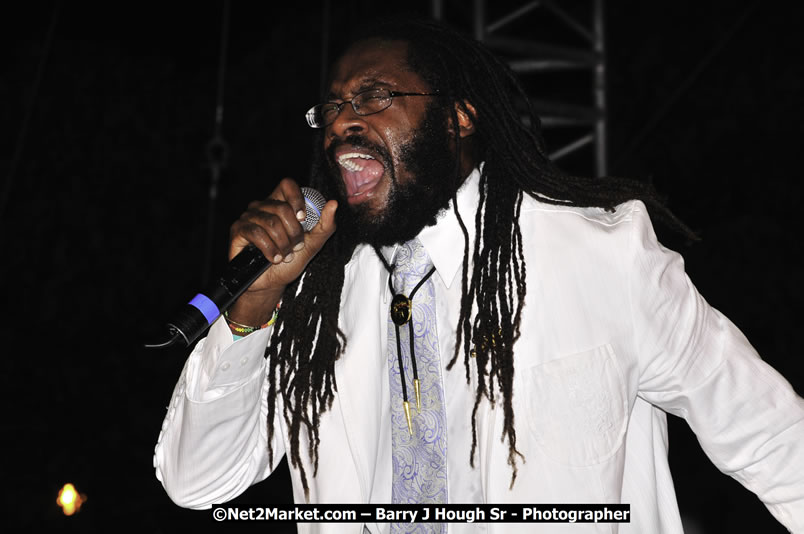 Tarrus Riley @ Reggae Sumfest 2008 International Night 2, Catherine Hall, Montego Bay - Saturday, July 19, 2008 - Reggae Sumfest 2008 July 13 - July 19, 2008 - Photographs by Net2Market.com - Barry J. Hough Sr. Photojournalist/Photograper - Photographs taken with a Nikon D300 - Negril Travel Guide, Negril Jamaica WI - http://www.negriltravelguide.com - info@negriltravelguide.com...!