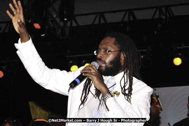 Tarrus Riley @ Reggae Sumfest 2008 International Night 2, Catherine Hall, Montego Bay - Saturday, July 19, 2008 - Reggae Sumfest 2008 July 13 - July 19, 2008 - Photographs by Net2Market.com - Barry J. Hough Sr. Photojournalist/Photograper - Photographs taken with a Nikon D300 - Negril Travel Guide, Negril Jamaica WI - http://www.negriltravelguide.com - info@negriltravelguide.com...!