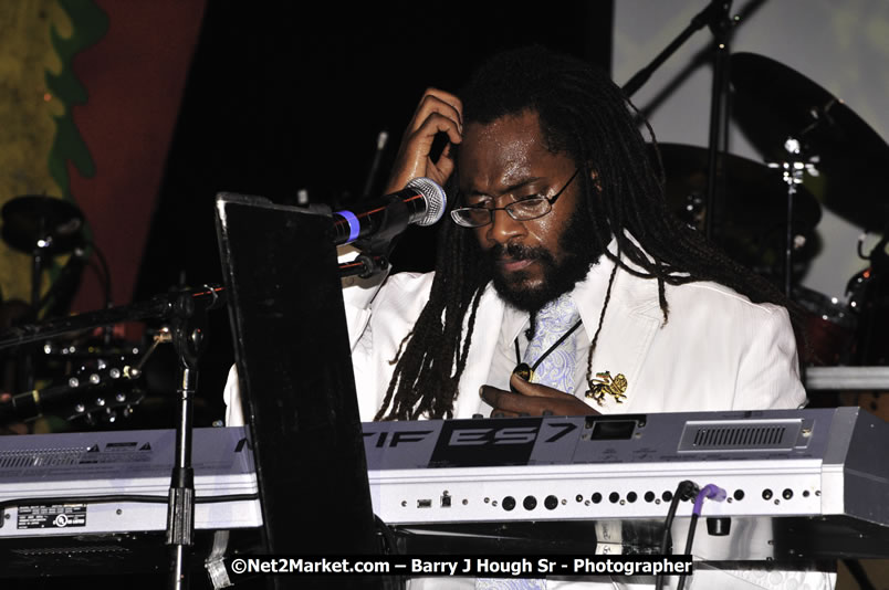 Tarrus Riley @ Reggae Sumfest 2008 International Night 2, Catherine Hall, Montego Bay - Saturday, July 19, 2008 - Reggae Sumfest 2008 July 13 - July 19, 2008 - Photographs by Net2Market.com - Barry J. Hough Sr. Photojournalist/Photograper - Photographs taken with a Nikon D300 - Negril Travel Guide, Negril Jamaica WI - http://www.negriltravelguide.com - info@negriltravelguide.com...!