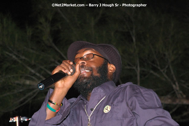 Tarrus Riley, Jimmy Riley, and Dwayne Stephensen - Money Cologne Promotions in association with "British Link Up" presents Summer Jam featuring She's Royal Tarrus Riley & Jimmy Riley - Plus Ras Slick, Sham Dawg, and Whiskey Bagio @ Roots Bamboo, Norman Manley Boulevard, Negril, Jamaica W.I. - Backed up Dean Fraser & The Hurricanne Band - MC Barry G and Rev. BB - July 25, 2007 - Negril Travel Guide.com, Negril Jamaica WI - http://www.negriltravelguide.com - info@negriltravelguide.com...!