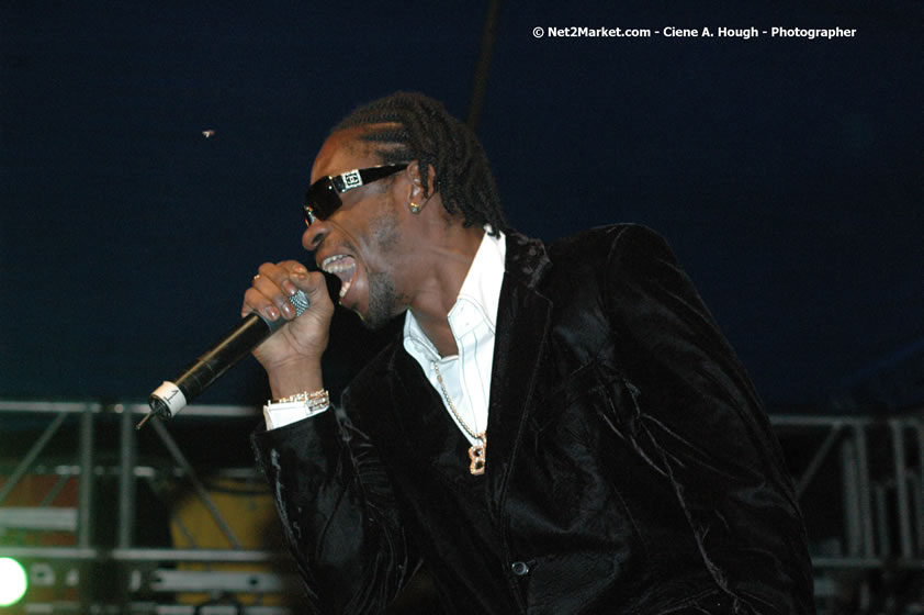 Bounty Killer - Smile Jamaica, Nine Miles, St Anns, Jamaica - Saturday, February 10, 2007 - The Smile Jamaica Concert, a symbolic homecoming in Bob Marley's birthplace of Nine Miles - Negril Travel Guide, Negril Jamaica WI - http://www.negriltravelguide.com - info@negriltravelguide.com...!