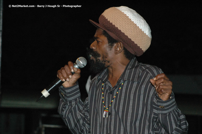 Coco Tea - Smile Jamaica, Nine Miles, St Anns, Jamaica - Saturday, February 10, 2007 - The Smile Jamaica Concert, a symbolic homecoming in Bob Marley's birthplace of Nine Miles - Negril Travel Guide, Negril Jamaica WI - http://www.negriltravelguide.com - info@negriltravelguide.com...!