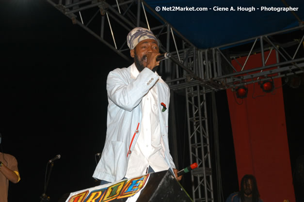 Lutan Fyah - Smile Jamaica, Nine Miles, St Anns, Jamaica - Saturday, February 10, 2007 - The Smile Jamaica Concert, a symbolic homecoming in Bob Marley's birthplace of Nine Miles - Negril Travel Guide, Negril Jamaica WI - http://www.negriltravelguide.com - info@negriltravelguide.com...!