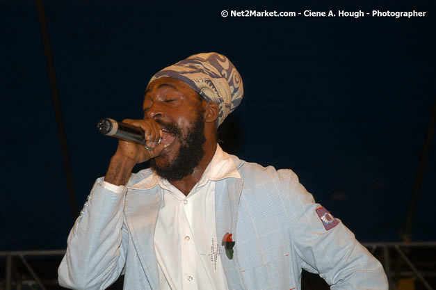 Lutan Fyah - Smile Jamaica, Nine Miles, St Anns, Jamaica - Saturday, February 10, 2007 - The Smile Jamaica Concert, a symbolic homecoming in Bob Marley's birthplace of Nine Miles - Negril Travel Guide, Negril Jamaica WI - http://www.negriltravelguide.com - info@negriltravelguide.com...!