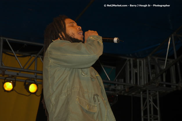 The Marley Brother's - Damian, Stephen, Julian, and Kimani - Smile Jamaica, Nine Miles, St Anns, Jamaica - Saturday, February 10, 2007 - The Smile Jamaica Concert, a symbolic homecoming in Bob Marley's birthplace of Nine Miles - Negril Travel Guide, Negril Jamaica WI - http://www.negriltravelguide.com - info@negriltravelguide.com...!