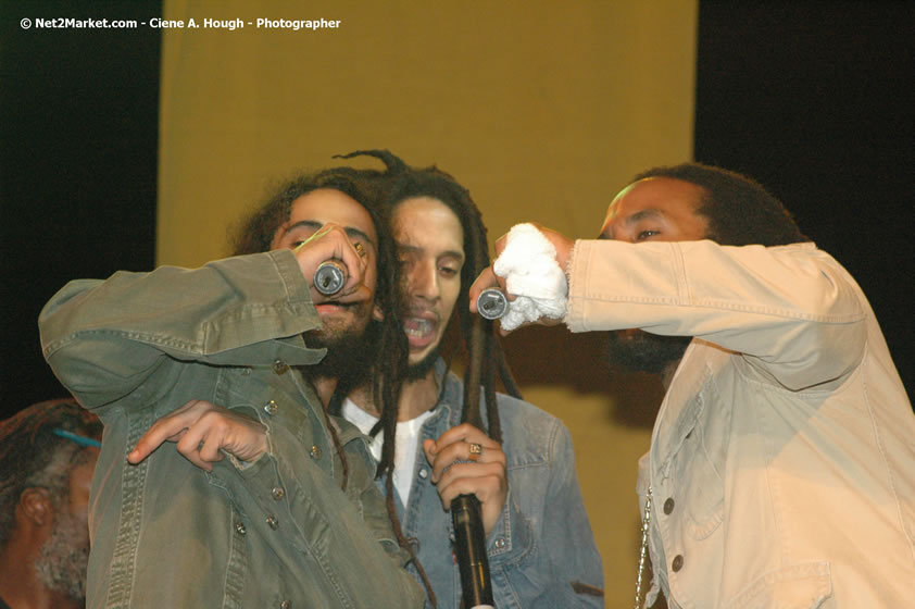 The Marley Brother's - Damian, Stephen, Julian, and Kimani - Smile Jamaica, Nine Miles, St Anns, Jamaica - Saturday, February 10, 2007 - The Smile Jamaica Concert, a symbolic homecoming in Bob Marley's birthplace of Nine Miles - Negril Travel Guide, Negril Jamaica WI - http://www.negriltravelguide.com - info@negriltravelguide.com...!