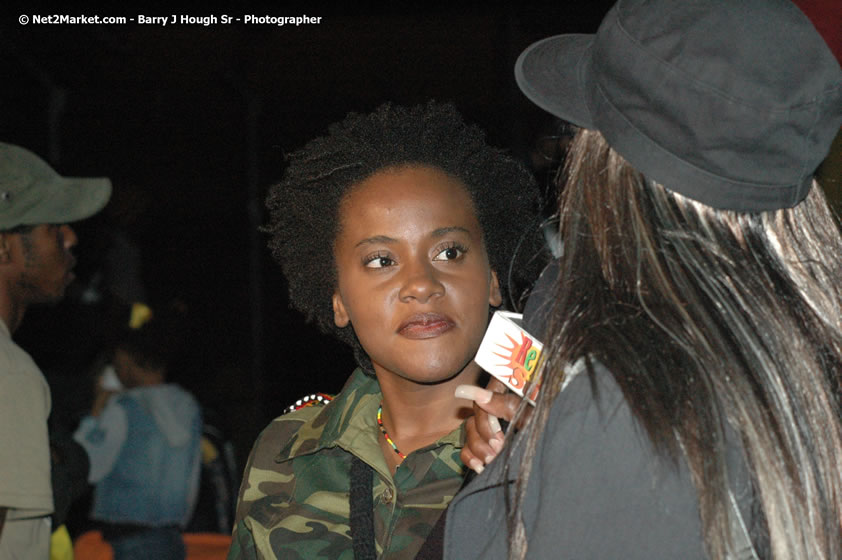 Venue and Audience - Smile Jamaica, Nine Miles, St Anns, Jamaica - Saturday, February 10, 2007 - The Smile Jamaica Concert, a symbolic homecoming in Bob Marley's birthplace of Nine Miles - Negril Travel Guide, Negril Jamaica WI - http://www.negriltravelguide.com - info@negriltravelguide.com...!