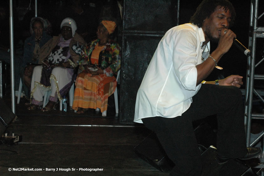 Wayne Marshall - Smile Jamaica, Nine Miles, St Anns, Jamaica - Saturday, February 10, 2007 - The Smile Jamaica Concert, a symbolic homecoming in Bob Marley's birthplace of Nine Miles - Negril Travel Guide, Negril Jamaica WI - http://www.negriltravelguide.com - info@negriltravelguide.com...!