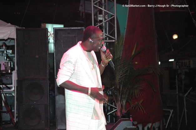 Leroy Sibbles - Ignition - The Internation Fire Blazes - Friday, July 21, 2006 - Montego Bay, Jamaica - Negril Travel Guide, Negril Jamaica WI - http://www.negriltravelguide.com - info@negriltravelguide.com...!