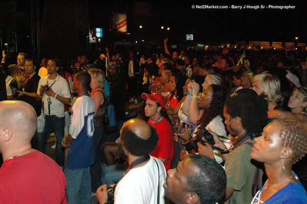 Venue & Audience - Ignition - The Internation Fire Blazes - Friday, July 21, 2006 - Montego Bay, Jamaica - Negril Travel Guide, Negril Jamaica WI - http://www.negriltravelguide.com - info@negriltravelguide.com...!