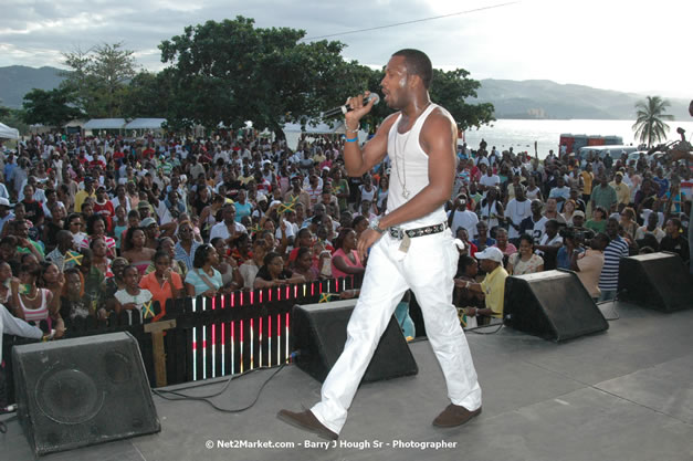 The Ministry of Toursim & The Jamaica Tourist Board present Tourism Awareness Concert in Commemoration of the Start of the 07/08 Winter Tourist Season - Guest Performers: Third World, Tessane Chin, Etana, Assassin, One Third, Christopher Martin, Gumption Band - Saturday, December 15, 2007 - Old Hospital Site, on the Hip Strip, Montego Bay, Jamaica W.I. - Photographs by Net2Market.com - Barry J. Hough Sr, Photographer - Negril Travel Guide, Negril Jamaica WI - http://www.negriltravelguide.com - info@negriltravelguide.com...!