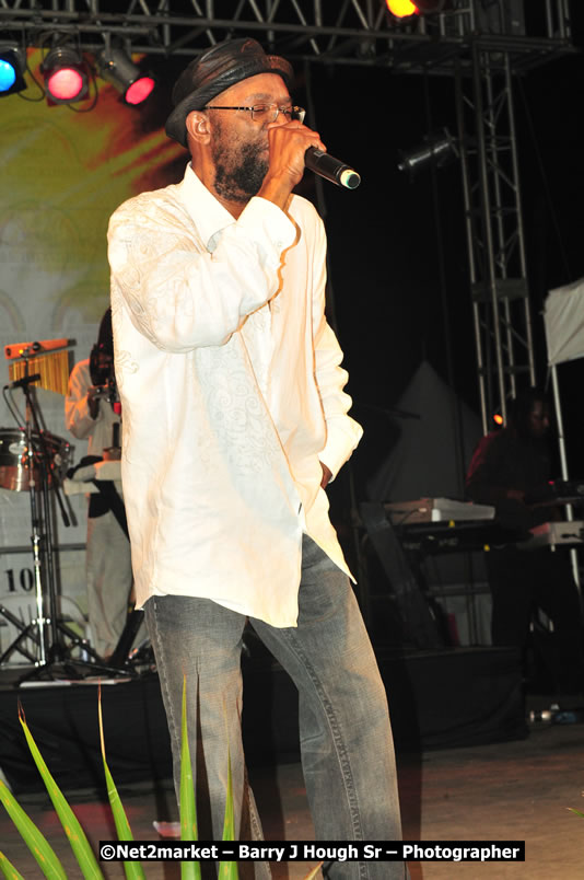 Beres Hammond @ Unite The People An International Reggae Fest, Featuring: Beres Hammond, Coco T, Queen Ifrica, Khalil, Cameal Davis, Iley Dread, Rochelle, Geoffrey Star, Ras Penco, Kool DeLoy, Otis Gayle, J.McKay, Tiney Winey, Venue at Norman Manley Boulevard, Negril, Westmoreland, Jamaica - Saturday, April 4, 2009 - Photographs by Net2Market.com - Barry J. Hough Sr, Photographer/Photojournalist - Negril Travel Guide, Negril Jamaica WI - http://www.negriltravelguide.com - info@negriltravelguide.com...!