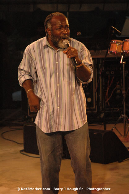 Freddie McGregor @ Western Consciousness 2007 - Presented by King of Kings Productons - Saturday, April 28, 2007 - Llandilo Cultural Centre, Savanna-La-Mar, Westmoreland, Jamaica W.I. - Negril Travel Guide, Negril Jamaica WI - http://www.negriltravelguide.com - info@negriltravelguide.com...!