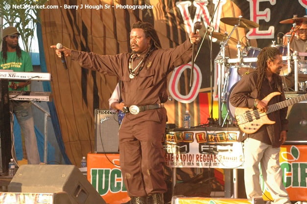 Luciano @ Western Consciousness 2007 - Presented by King of Kings Productons - Saturday, April 28, 2007 - Llandilo Cultural Centre, Savanna-La-Mar, Westmoreland, Jamaica W.I. - Negril Travel Guide, Negril Jamaica WI - http://www.negriltravelguide.com - info@negriltravelguide.com...!