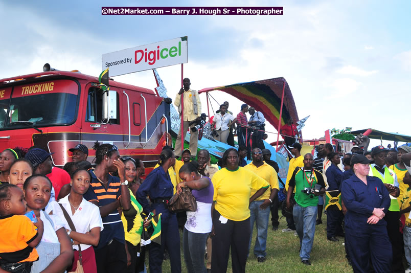 The City of Montego Bay Welcomes Our 2008 Olympians - Western Motorcade - Civic Ceremony - A Salute To Our Beijing Heros - Sam Sharpe Square, Montego Bay, Jamaica - Tuesday, October 7, 2008 - Photographs by Net2Market.com - Barry J. Hough Sr. Photojournalist/Photograper - Photographs taken with a Nikon D300 - Negril Travel Guide, Negril Jamaica WI - http://www.negriltravelguide.com - info@negriltravelguide.com...!