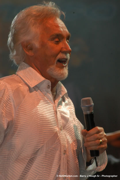 Kenny Rogers @ The Aqueduct on Rose Hall - Friday, January 26, 2007 - 10th Anniversary - Air Jamaica Jazz & Blues Festival 2007 - The Art of Music - Tuesday, January 23 - Saturday, January 27, 2007, The Aqueduct on Rose Hall, Montego Bay, Jamaica - Negril Travel Guide, Negril Jamaica WI - http://www.negriltravelguide.com - info@negriltravelguide.com...!