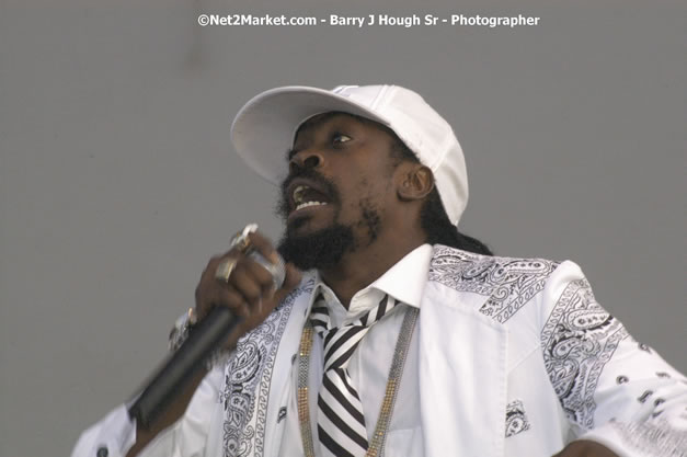 Beenie Man - Cure Fest 2007 - Longing For Concert at Trelawny Multi Purpose Stadium, Trelawny, Jamaica - Sunday, October 14, 2007 - Cure Fest 2007 October 12th-14th, 2007 Presented by Danger Promotions, Iyah Cure Promotions, and Brass Gate Promotions - Alison Young, Publicist - Photographs by Net2Market.com - Barry J. Hough Sr, Photographer - Negril Travel Guide, Negril Jamaica WI - http://www.negriltravelguide.com - info@negriltravelguide.com...!