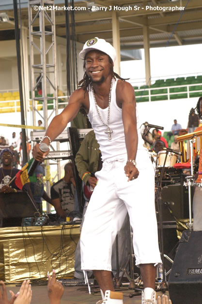 Jah Cure - Cure Fest 2007 - Longing For Concert at Trelawny Multi Purpose Stadium, Trelawny, Jamaica - Sunday, October 14, 2007 - Cure Fest 2007 October 12th-14th, 2007 Presented by Danger Promotions, Iyah Cure Promotions, and Brass Gate Promotions - Alison Young, Publicist - Photographs by Net2Market.com - Barry J. Hough Sr, Photographer - Negril Travel Guide, Negril Jamaica WI - http://www.negriltravelguide.com - info@negriltravelguide.com...!