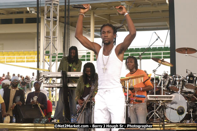 Jah Cure - Cure Fest 2007 - Longing For Concert at Trelawny Multi Purpose Stadium, Trelawny, Jamaica - Sunday, October 14, 2007 - Cure Fest 2007 October 12th-14th, 2007 Presented by Danger Promotions, Iyah Cure Promotions, and Brass Gate Promotions - Alison Young, Publicist - Photographs by Net2Market.com - Barry J. Hough Sr, Photographer - Negril Travel Guide, Negril Jamaica WI - http://www.negriltravelguide.com - info@negriltravelguide.com...!