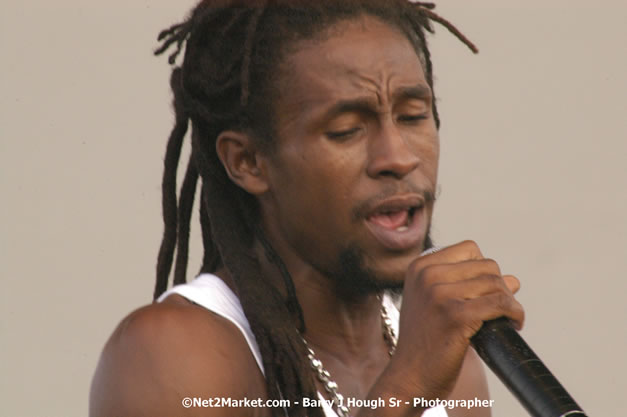 Jah Cure - Cure Fest 2007 - Longing For Concert at Trelawny Multi Purpose Stadium, Trelawny, Jamaica - Sunday, October 14, 2007 - Cure Fest 2007 October 12th-14th, 2007 Presented by Danger Promotions, Iyah Cure Promotions, and Brass Gate Promotions - Alison Young, Publicist - Photographs by Net2Market.com - Barry J. Hough Sr, Photographer - Negril Travel Guide, Negril Jamaica WI - http://www.negriltravelguide.com - info@negriltravelguide.com...!