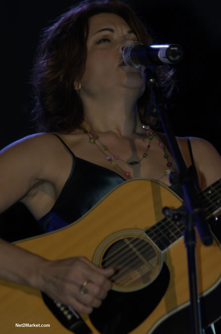 Rosanne Cash - Air Jamaica Jazz & Blues 2005 - The Art Of Music - Cinnamon Hill Golf Course, Rose Hall, Montego Bay - Negril Travel Guide, Negril Jamaica WI - http://www.negriltravelguide.com - info@negriltravelguide.com...!