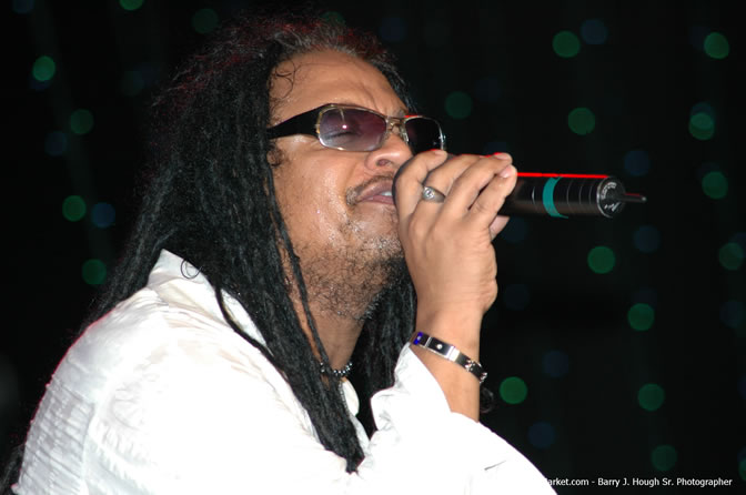 Maxi Priest - Air Jamaica Jazz & Blues Festival 2006 - The Art of Music - Cinnamon Hill Golf Club - Rosehall Resort & Country Club, Montego Bay, Jamaica W.I. - Thursday, Saturday 28, 2006 - Negril Travel Guide, Negril Jamaica WI - http://www.negriltravelguide.com - info@negriltravelguide.com...!