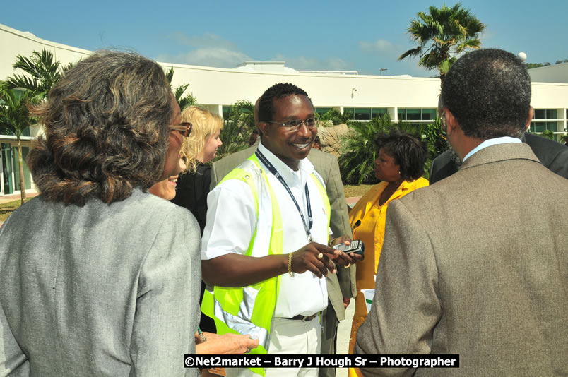 The Unveiling Of The Commemorative Plaque By The Honourable Prime Minister, Orette Bruce Golding, MP, And Their Majesties, King Juan Carlos I And Queen Sofia Of Spain - On Wednesday, February 18, 2009, Marking The Completion Of The Expansion Of Sangster International Airport, Venue at Sangster International Airport, Montego Bay, St James, Jamaica - Wednesday, February 18, 2009 - Photographs by Net2Market.com - Barry J. Hough Sr, Photographer/Photojournalist - Negril Travel Guide, Negril Jamaica WI - http://www.negriltravelguide.com - info@negriltravelguide.com...!