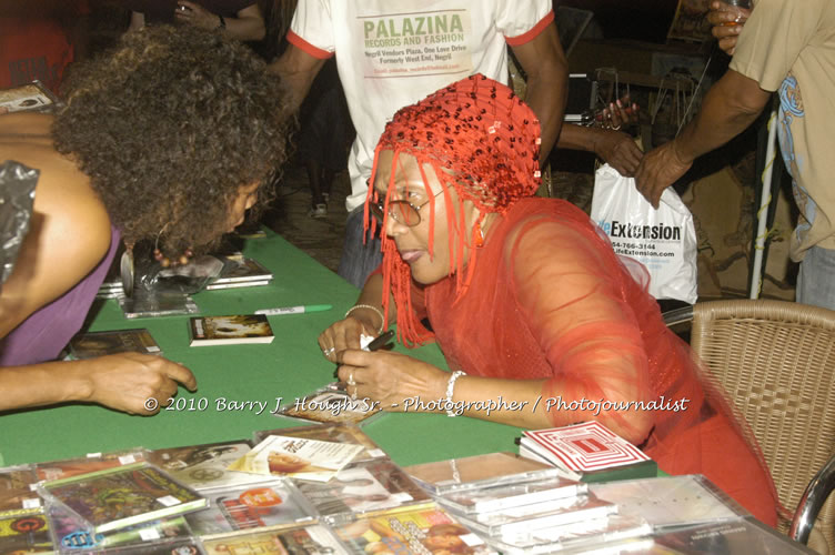 Marcia Griffiths & Edge Michael - Live In Concert - One Love Reggae Concert Series 09/10 @ Negril Escape Resort and Spa, December 29, 2009, One Love Drive, West End, Negril, Westmoreland, Jamaica W.I. - Photographs by Net2Market.com - Barry J. Hough Sr, Photographer/Photojournalist - Negril Travel Guide, Negril Jamaica WI - http://www.negriltravelguide.com - info@negriltravelguide.com...!