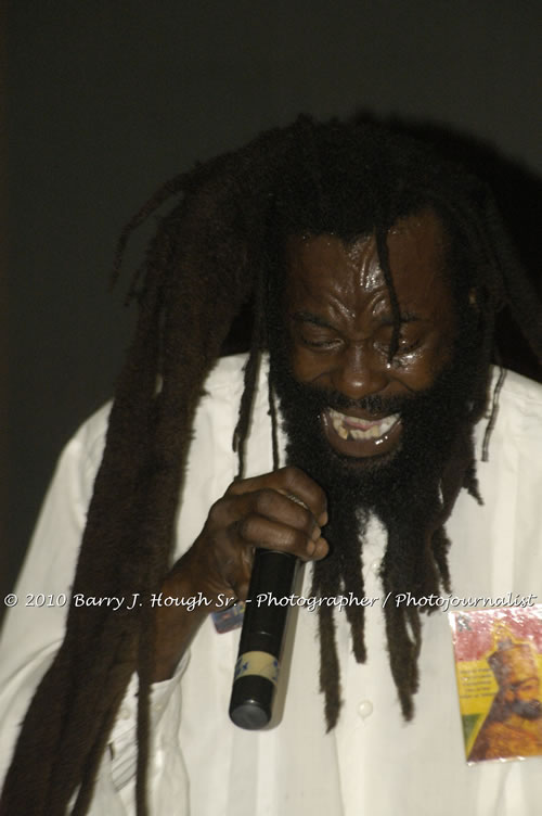 Marcia Griffiths & Edge Michael - Live In Concert - One Love Reggae Concert Series 09/10 @ Negril Escape Resort and Spa, December 29, 2009, One Love Drive, West End, Negril, Westmoreland, Jamaica W.I. - Photographs by Net2Market.com - Barry J. Hough Sr, Photographer/Photojournalist - Negril Travel Guide, Negril Jamaica WI - http://www.negriltravelguide.com - info@negriltravelguide.com...!