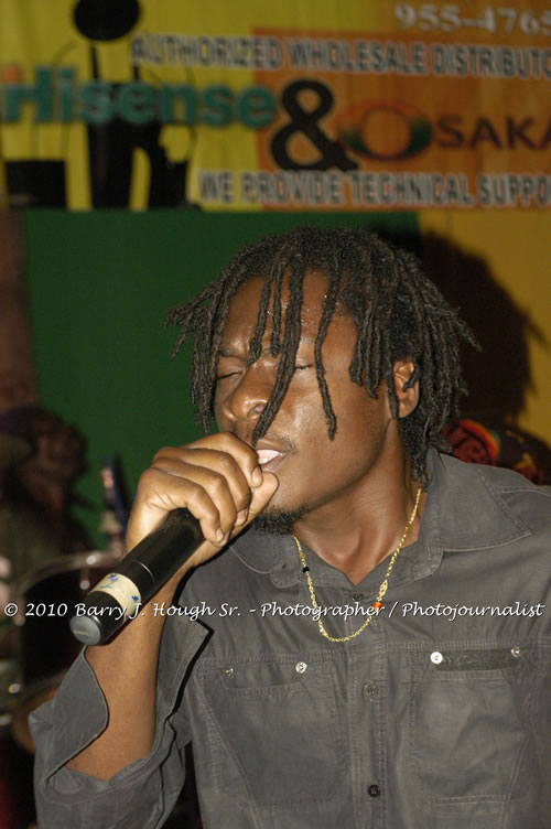 Richie Spice - Live In Concert - One Love Reggae Concert Series 09/10 @ Negril Escape Resort and Spa, January 19, 2010, One Love Drive, West End, Negril, Westmoreland, Jamaica W.I. - Photographs by Net2Market.com - Barry J. Hough Sr, Photographer/Photojournalist - Negril Travel Guide, Negril Jamaica WI - http://www.negriltravelguide.com - info@negriltravelguide.com...!