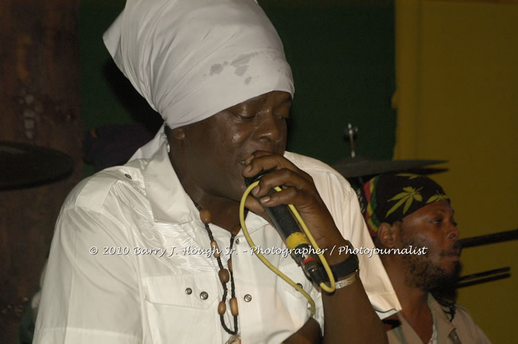 Richie Spice - Live In Concert - One Love Reggae Concert Series 09/10 @ Negril Escape Resort and Spa, January 19, 2010, One Love Drive, West End, Negril, Westmoreland, Jamaica W.I. - Photographs by Net2Market.com - Barry J. Hough Sr, Photographer/Photojournalist - Negril Travel Guide, Negril Jamaica WI - http://www.negriltravelguide.com - info@negriltravelguide.com...!