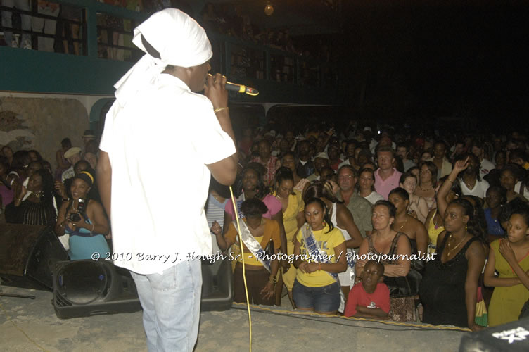 Richie Spice - Live In Concert - One Love Reggae Concert Series 09/10 @ Negril Escape Resort and Spa, January 19, 2010, One Love Drive, West End, Negril, Westmoreland, Jamaica W.I. - Photographs by Net2Market.com - Barry J. Hough Sr, Photographer/Photojournalist - Negril Travel Guide, Negril Jamaica WI - http://www.negriltravelguide.com - info@negriltravelguide.com...!