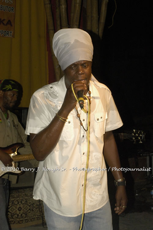 Richie Spice - Live In Concert - One Love Reggae Concert Series 09/10 @ Negril Escape Resort and Spa, January 19, 2010, One Love Drive, West End, Negril, Westmoreland, Jamaica W.I. - Photographs by Net2Market.com - Barry J. Hough Sr, Photographer/Photojournalist - Negril Travel Guide, Negril Jamaica WI - http://www.negriltravelguide.com - info@negriltravelguide.com...!