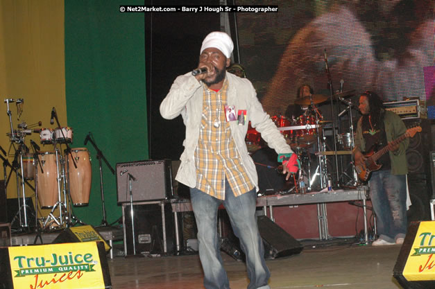 Luton Fyah at Tru-Juice Rebel Salute 2008 - The 15th staging of Tru-Juice Rebel Salute, Saturday, January 12, 2008, Port Kaiser Sports Club, St. Elizabeth, Jamaica W.I. - Photographs by Net2Market.com - Barry J. Hough Sr, Photographer - Negril Travel Guide, Negril Jamaica WI - http://www.negriltravelguide.com - info@negriltravelguide.com...!