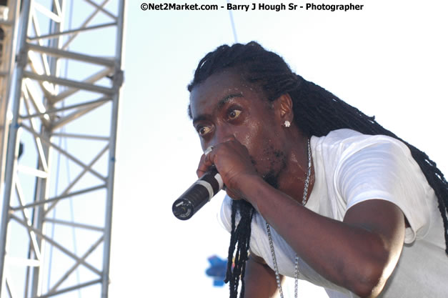 Beenie Man - Explosion - Red Stripe Reggae Sumfest 2007 - Thursday, July 19, 2007 - Red Stripe Reggae Sumfest 2007 at Catherine Hall, Montego Bay, St James, Jamaica W.I. - Negril Travel Guide, Negril Jamaica WI - http://www.negriltravelguide.com - info@negriltravelguide.com...!