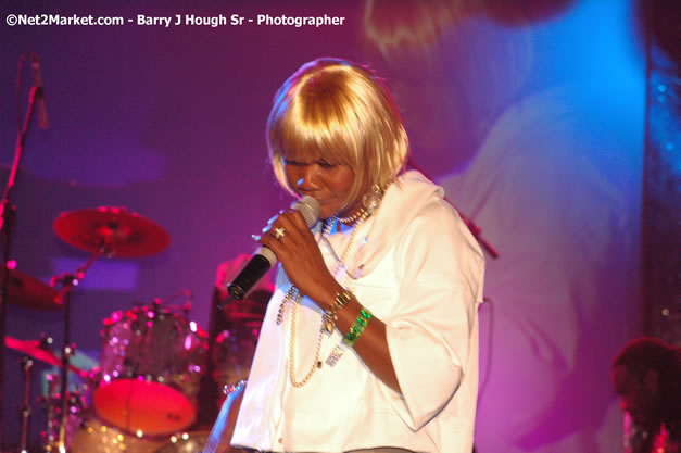 Lady Saw - Explosion - Red Stripe Reggae Sumfest 2007 - Thursday, July 19, 2007 - Red Stripe Reggae Sumfest 2007 at Catherine Hall, Montego Bay, St James, Jamaica W.I. - Negril Travel Guide, Negril Jamaica WI - http://www.negriltravelguide.com - info@negriltravelguide.com...!