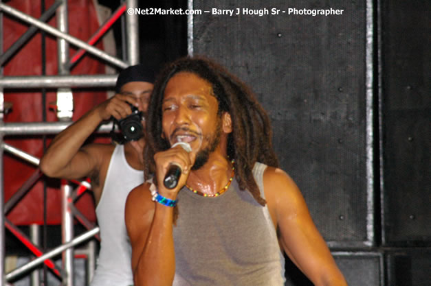 Rootz Underground - Red Stripe Reggae Sumfest 2007 - Zenith - Saturday, July 21, 2007 - Catherine Hall, Montego Bay, St James, Jamaica W.I. - Negril Travel Guide, Negril Jamaica WI - http://www.negriltravelguide.com - info@negriltravelguide.com...!